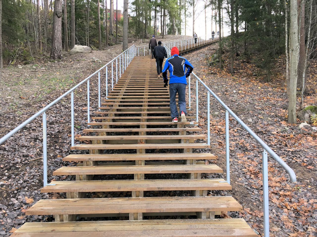 Kahdet uudet kuntoportaat Koillis-Helsinkiin