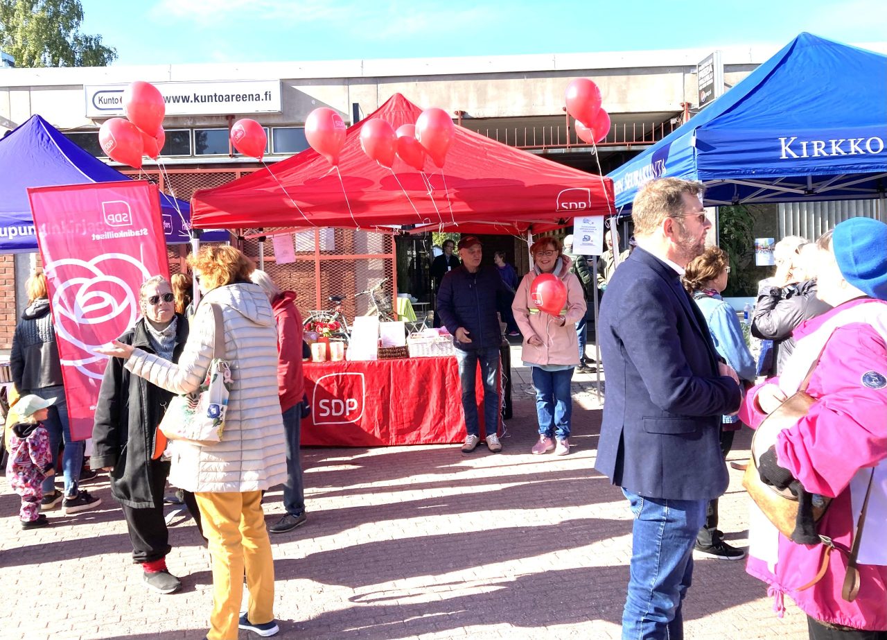 Punaiset ilmapallot olivat päivän hitti