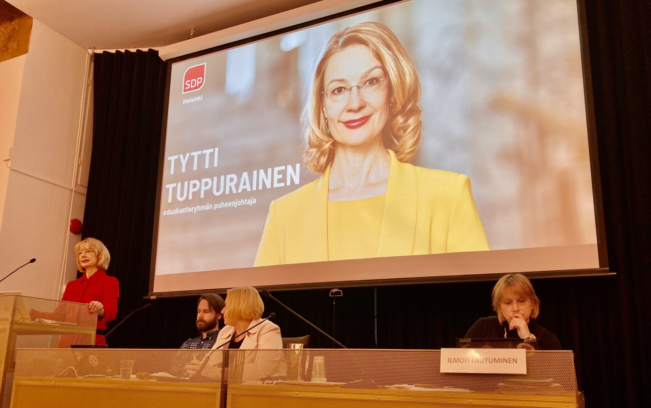 Poliittinen tilanne ja henkilövalinnat kevätpiirikokouksen ja ylimääräisen piirikokouksen keskiössä